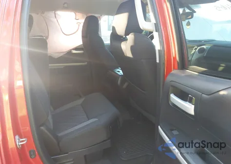 2016 Toyota Tundra Sr5 5.7L V8 z USA, uszkodzony, nr VIN 5TFUW5F12GX554560